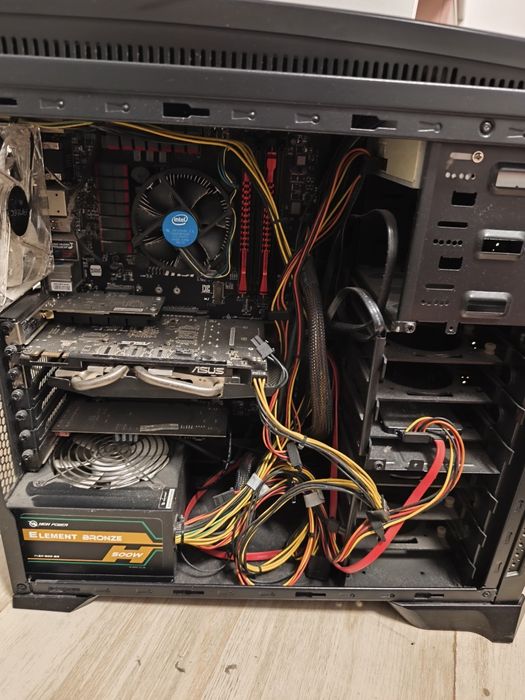 Calculator ,Intel I 5 ,512 rami ,8 GB rami,placa video separată!