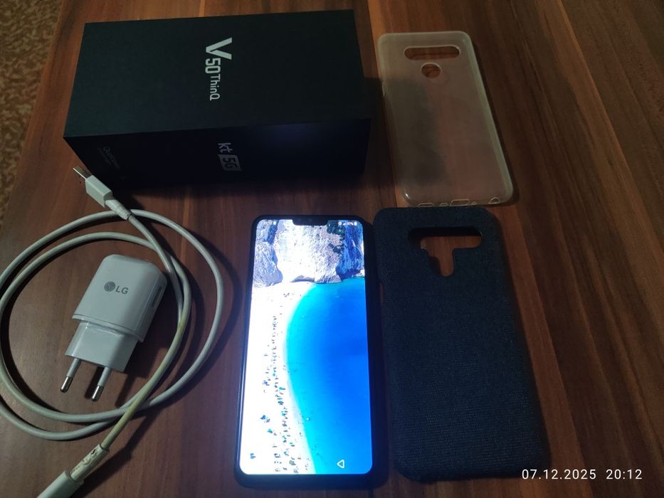 LG V50 с 2 кейса и зарядно