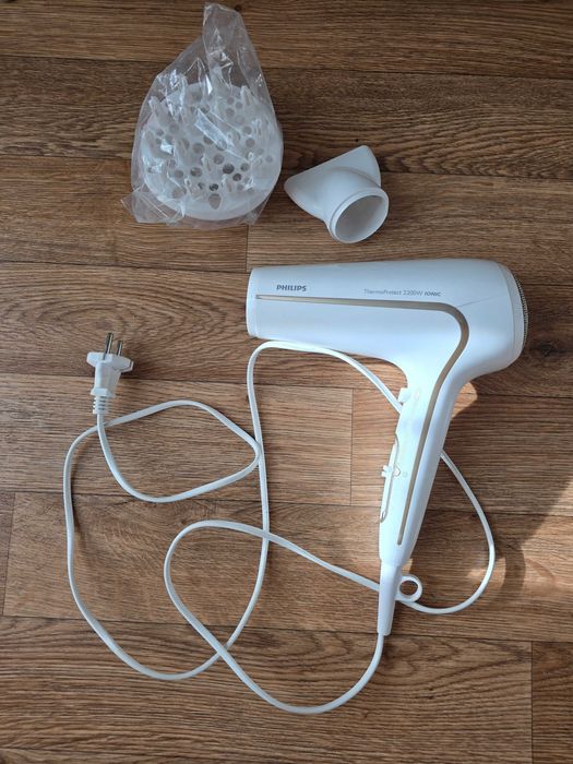 Фен Philips ThermoProtect Ionic HP8233/08 hairdryer
