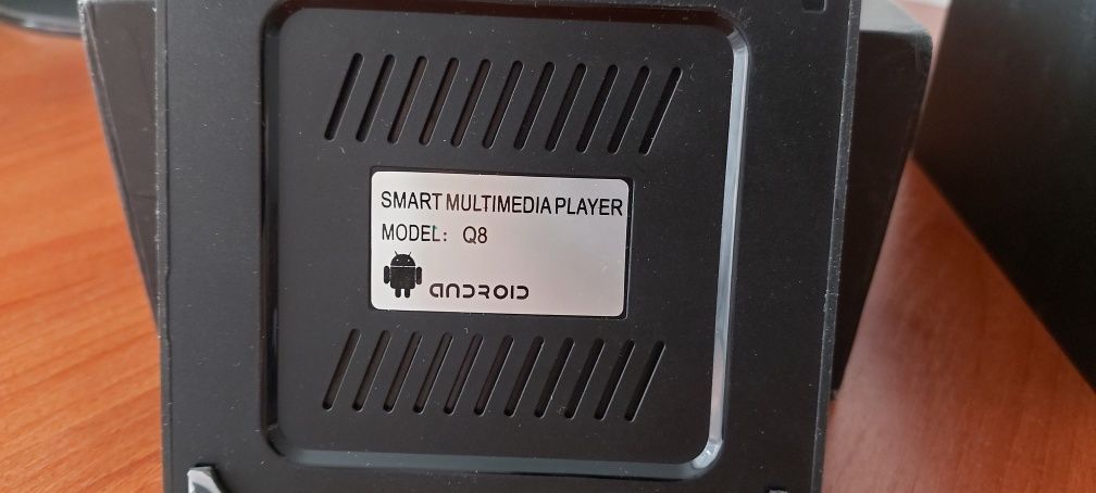 Android ТВ приставка Q8