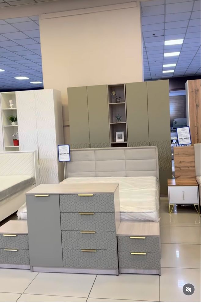 Продам кровать, комод, две тумбы — отличное состояние!