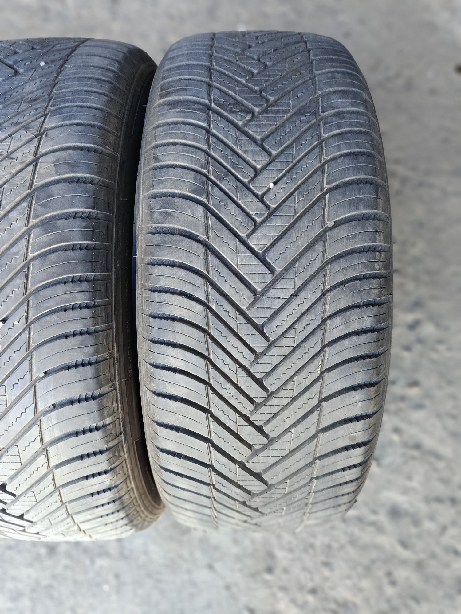 Всесезонни гуми -2022г.-17цола-215/55-1бр.-120лв."HANKOOK"