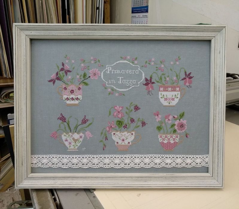 Картина вышитая вручную "Весна в чашке"