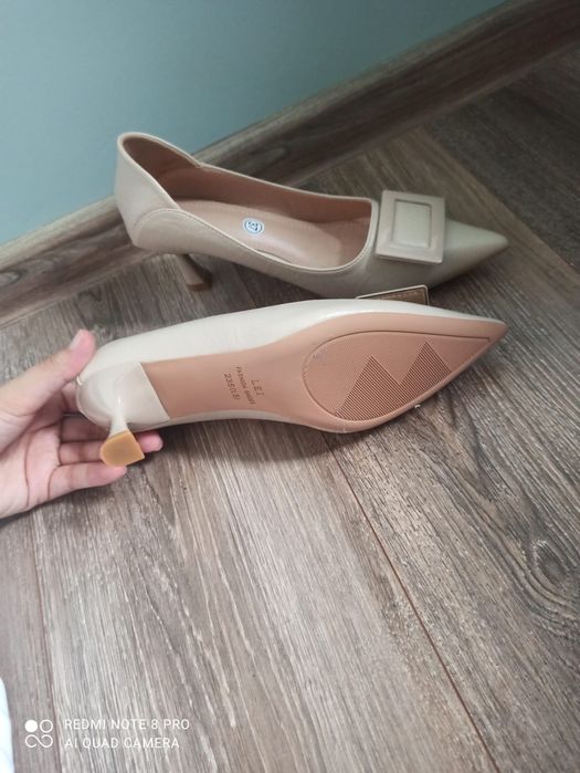 Pantofi eleganți superbi