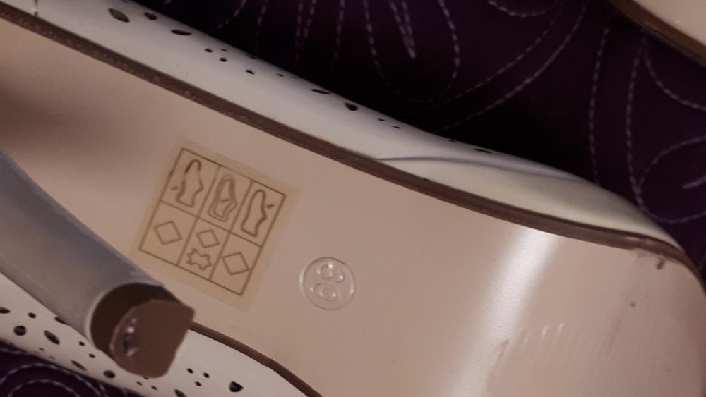 Reduși la 25! Pantofi nude marimea 39