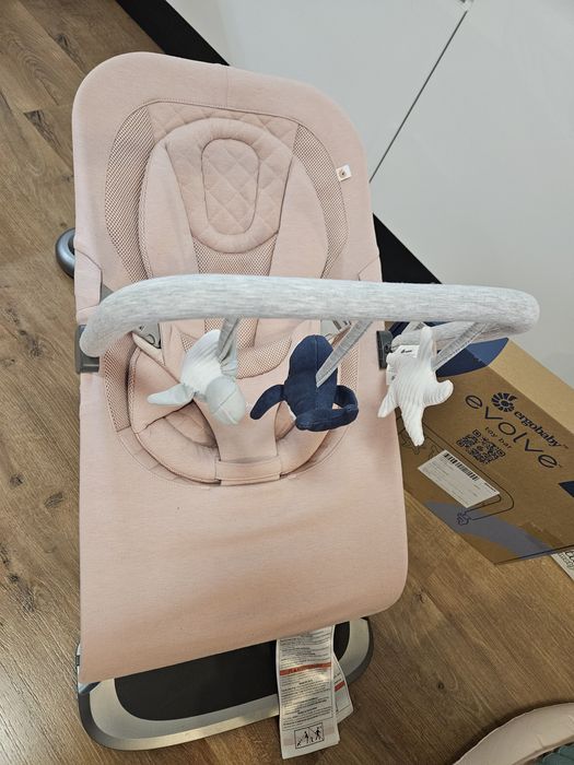 Шезлонг Ergobaby + арка с играчки Ergobaby