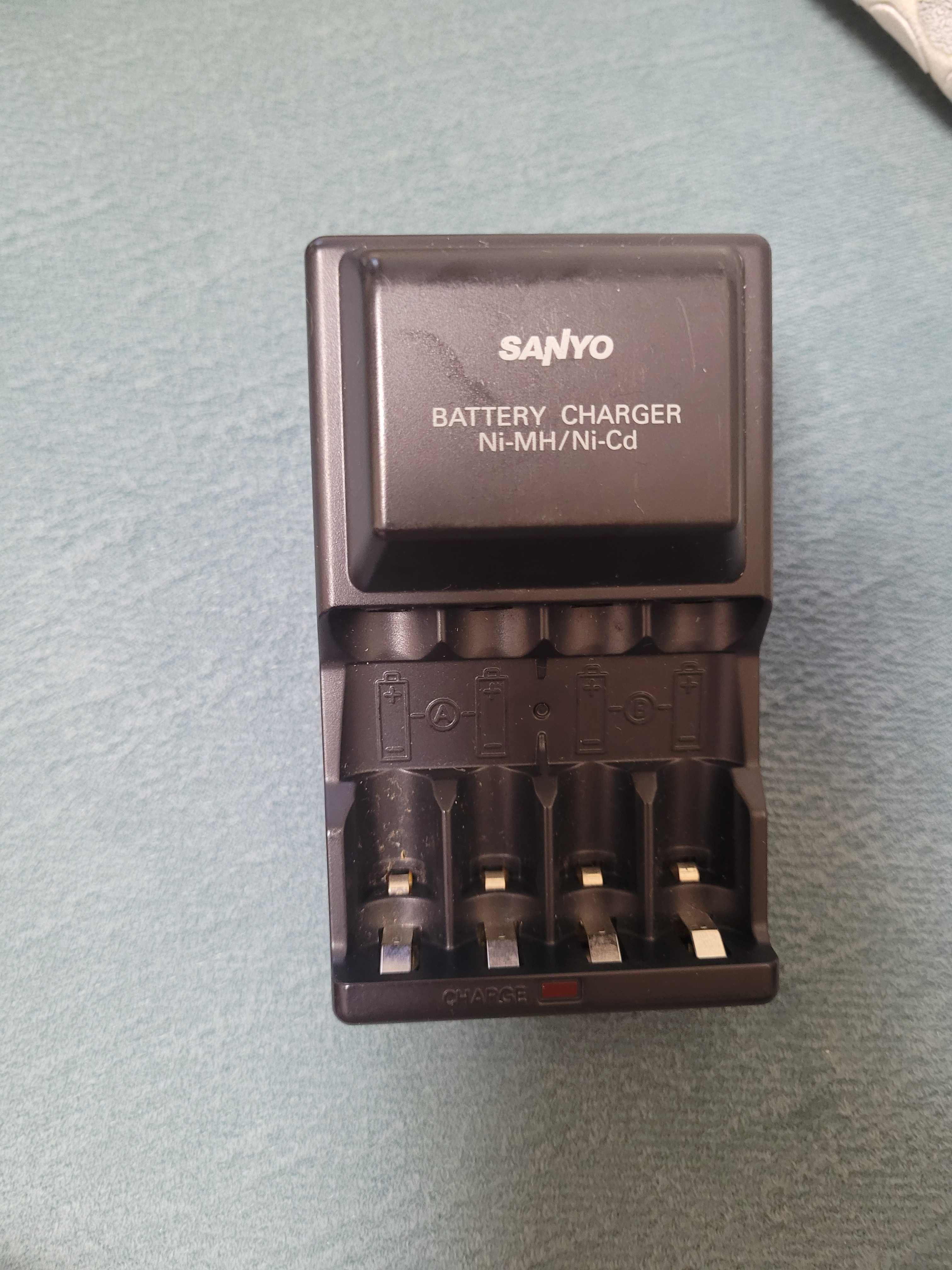 Incarcator Sanyo NC-MQN04E pentru acumulatori de tip AAA și AA