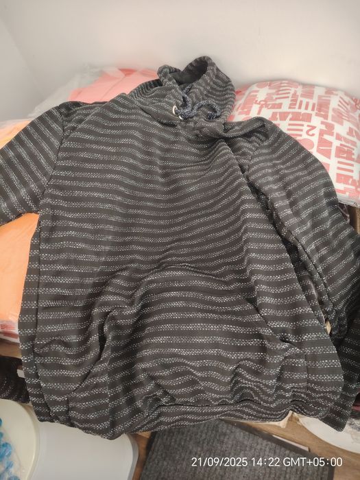 Толстовки разного цвета муж и жен