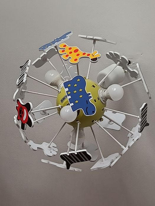 Lustră camera copilului