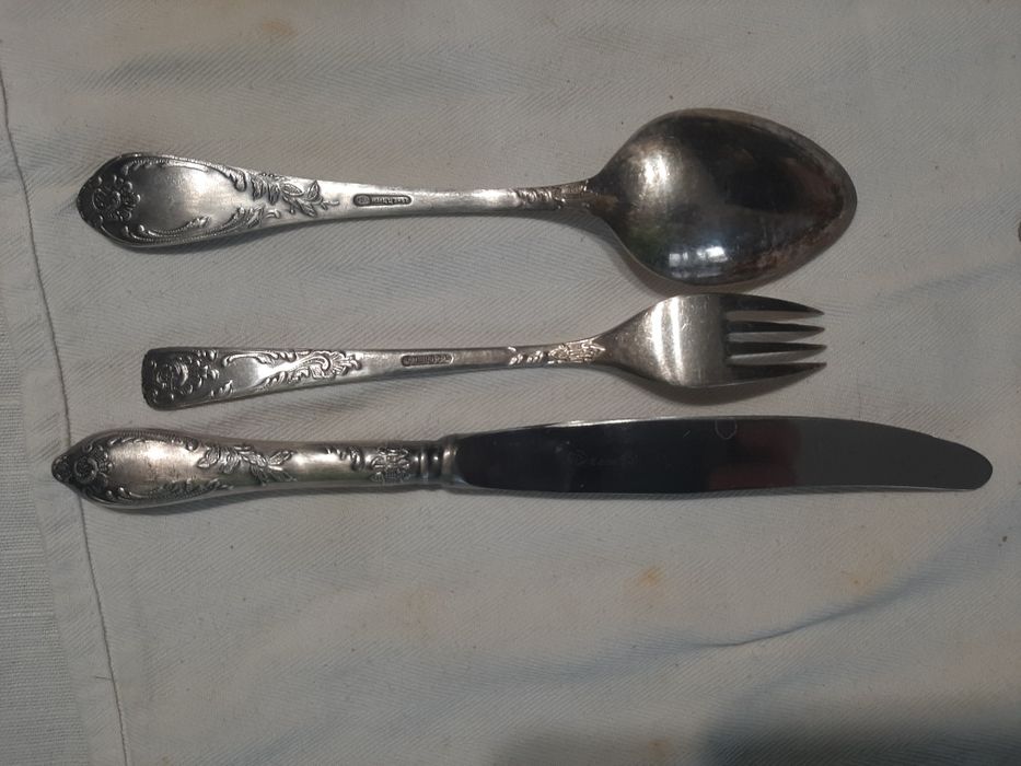 Vând tacâmuri argint masiv