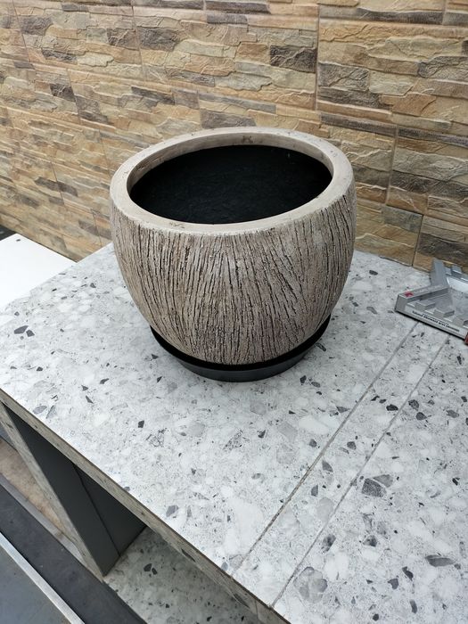 Ghiveci din material compozit