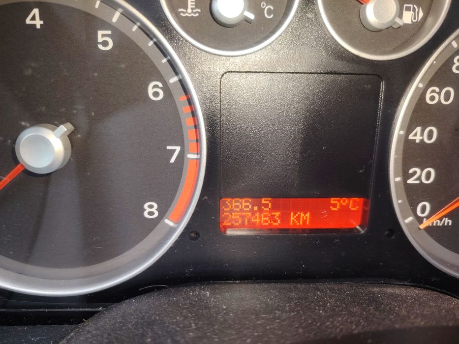 Vând Ford Focus II 1.4 benzina 80 cp