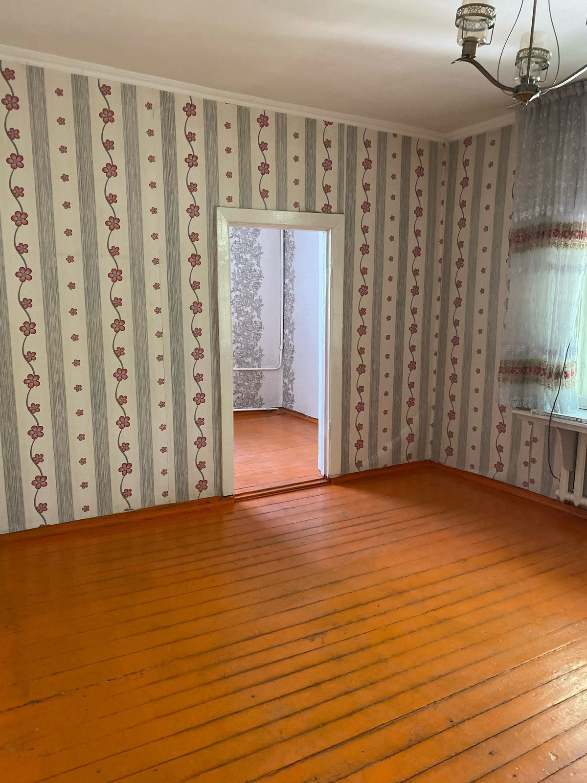 Срочно продается 2х ком. В САМОМ ЦЕНТРЕ! По проспекту Абая 148