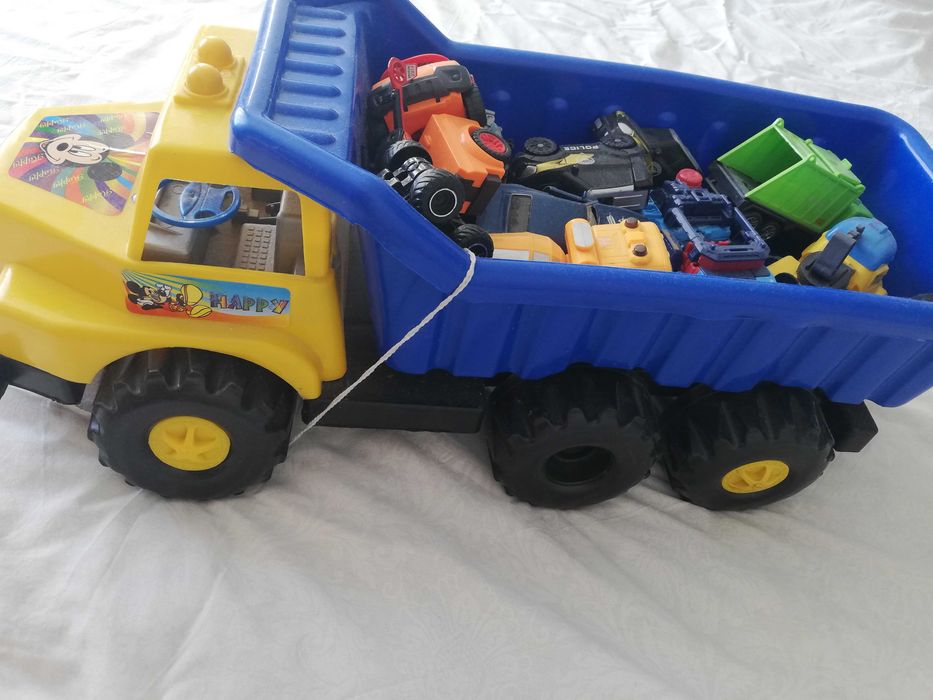 Игрушка самосвал