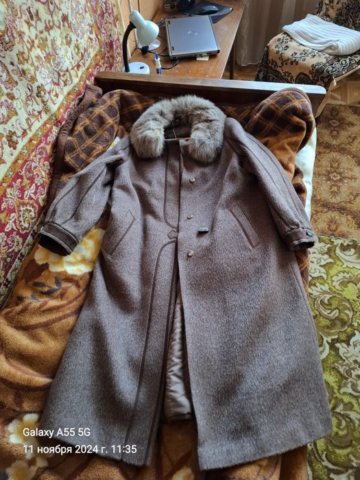 Продам 2 пальто женские. Срочно.