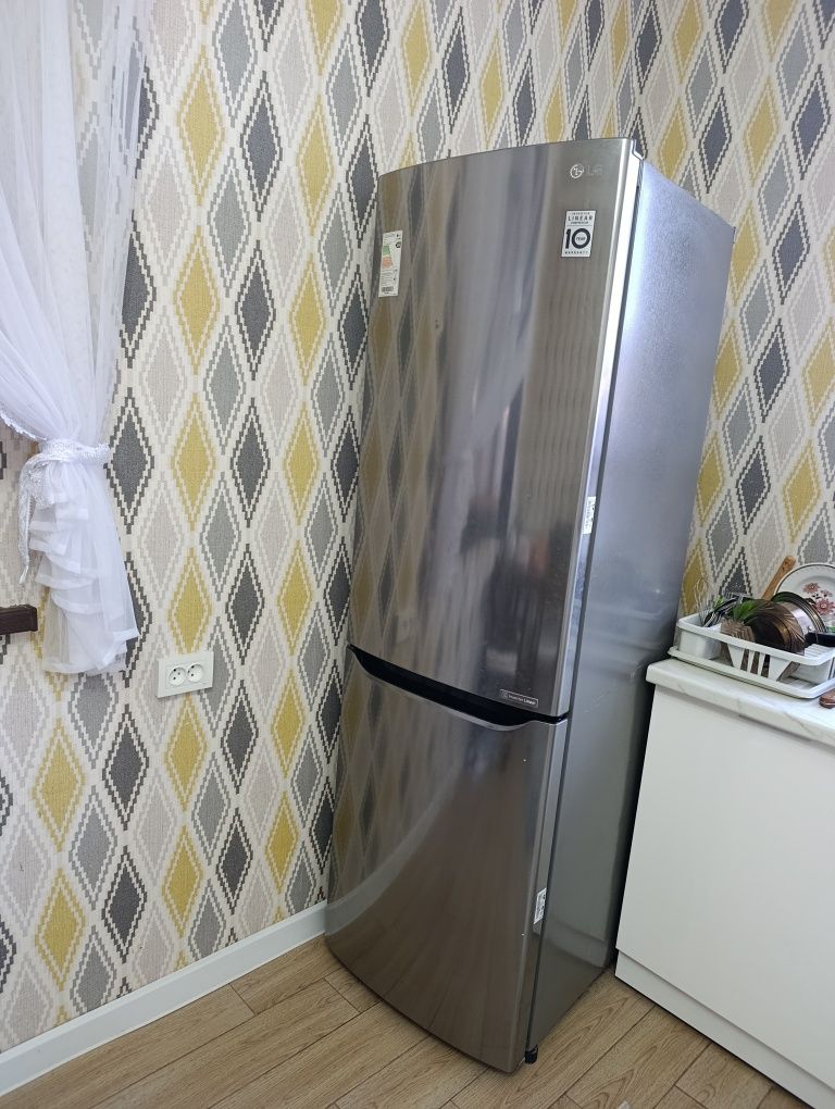 Холодильник LG в отличном состоянии
