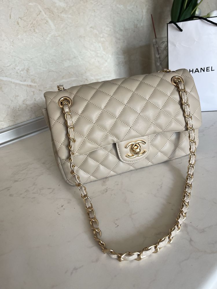 Чанта Chanel Classic беж