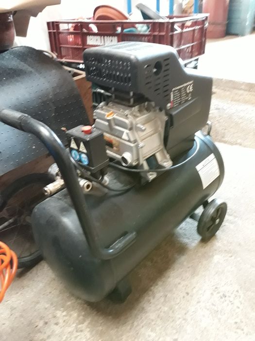 Compresor aer complet la 220v preț.820 lei.