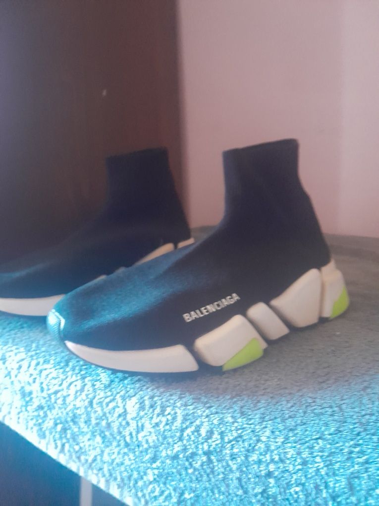 Vând pantofi Balenciaga original fara probleme 36