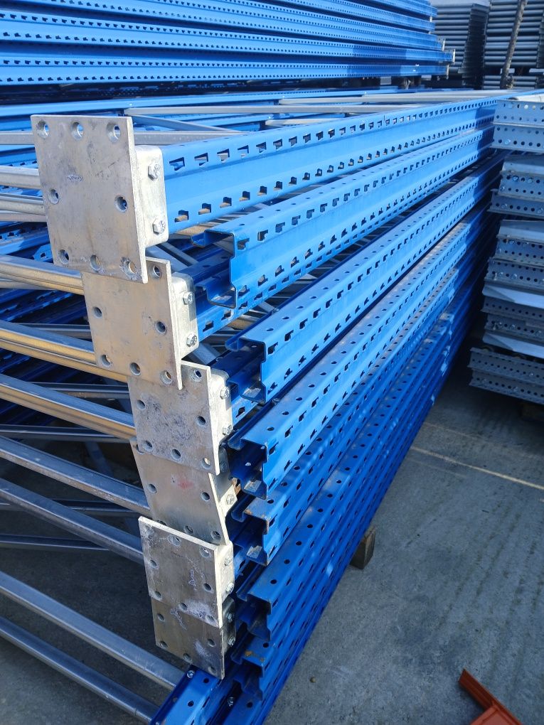 Avem rafturi metalice de vânzare