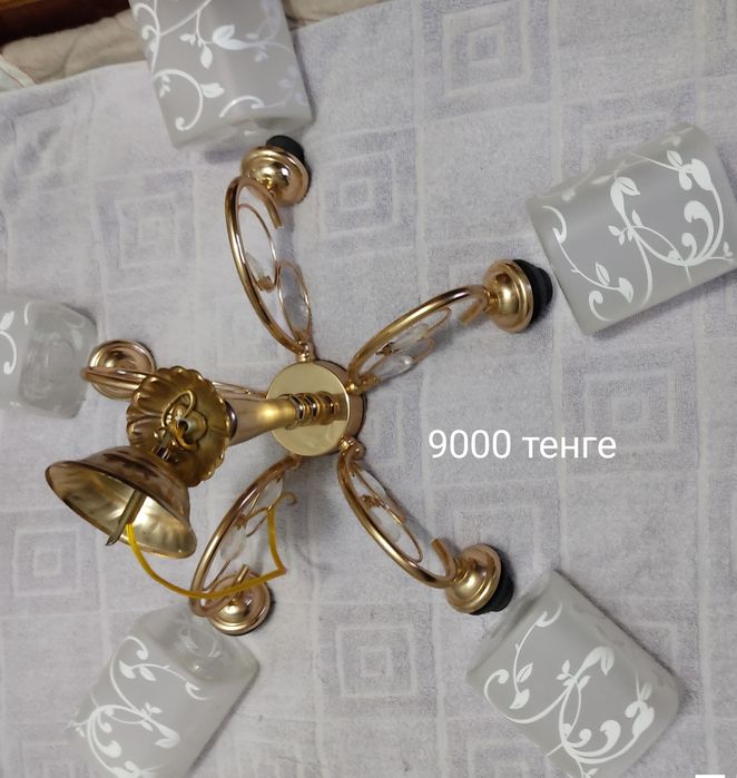 Продам люстры и настенные бра