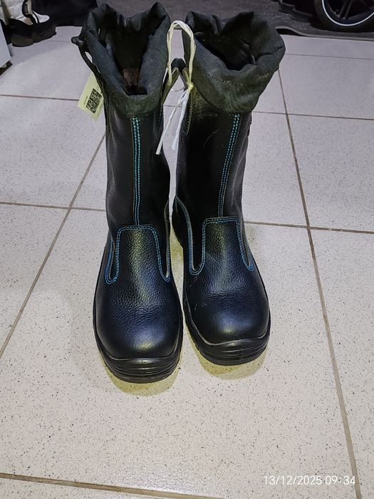 Продам новые, зимнии рабочий сапоги.