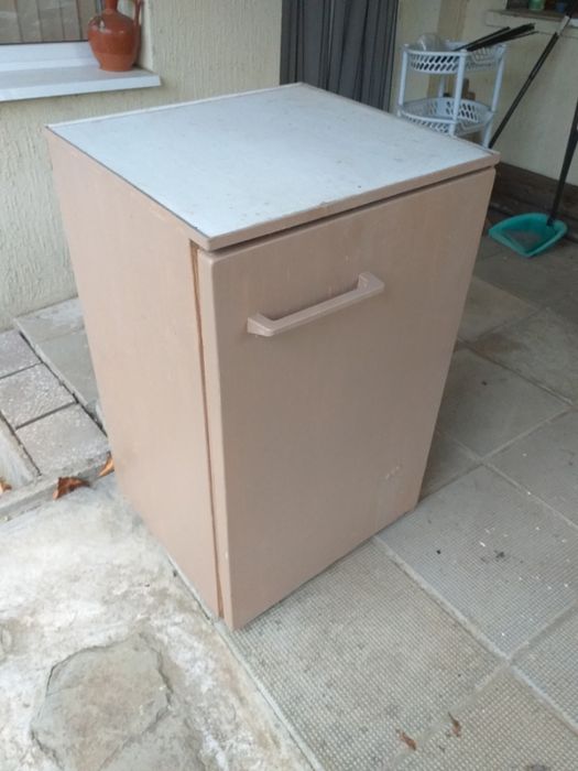 Хладилник AEG Junior, не работи. Може да се използва за шкаф.