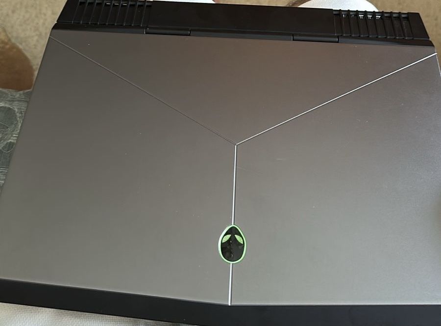 Ноутбук Alienware R3 13