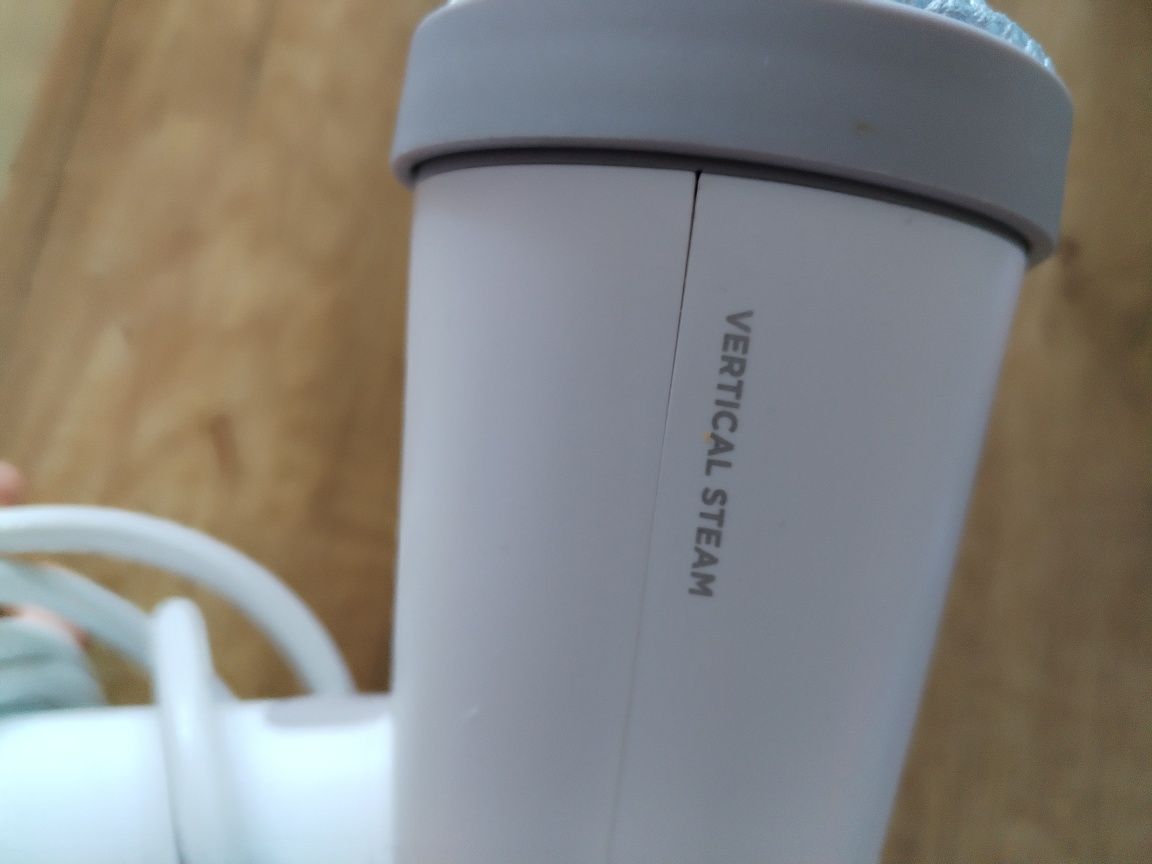 Парна, вертикална ютия Black& Decker