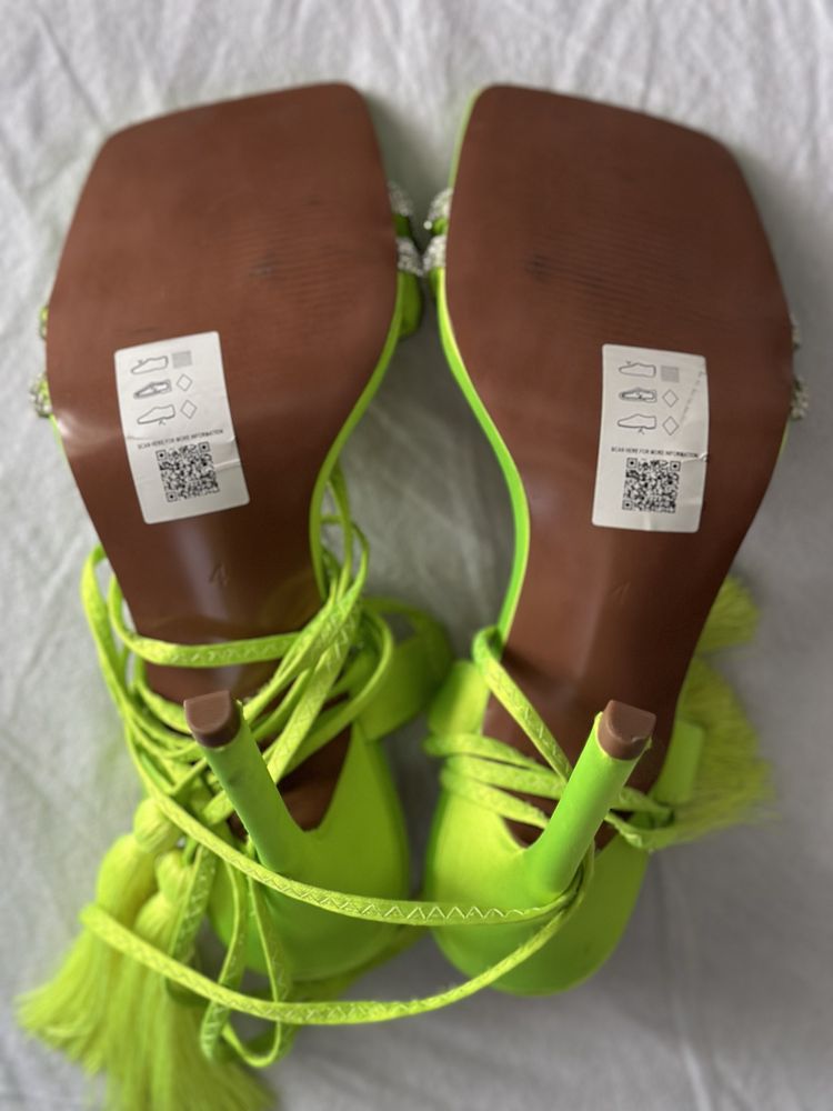 Sanda verde lime, Asos, UK, pe picior, 36