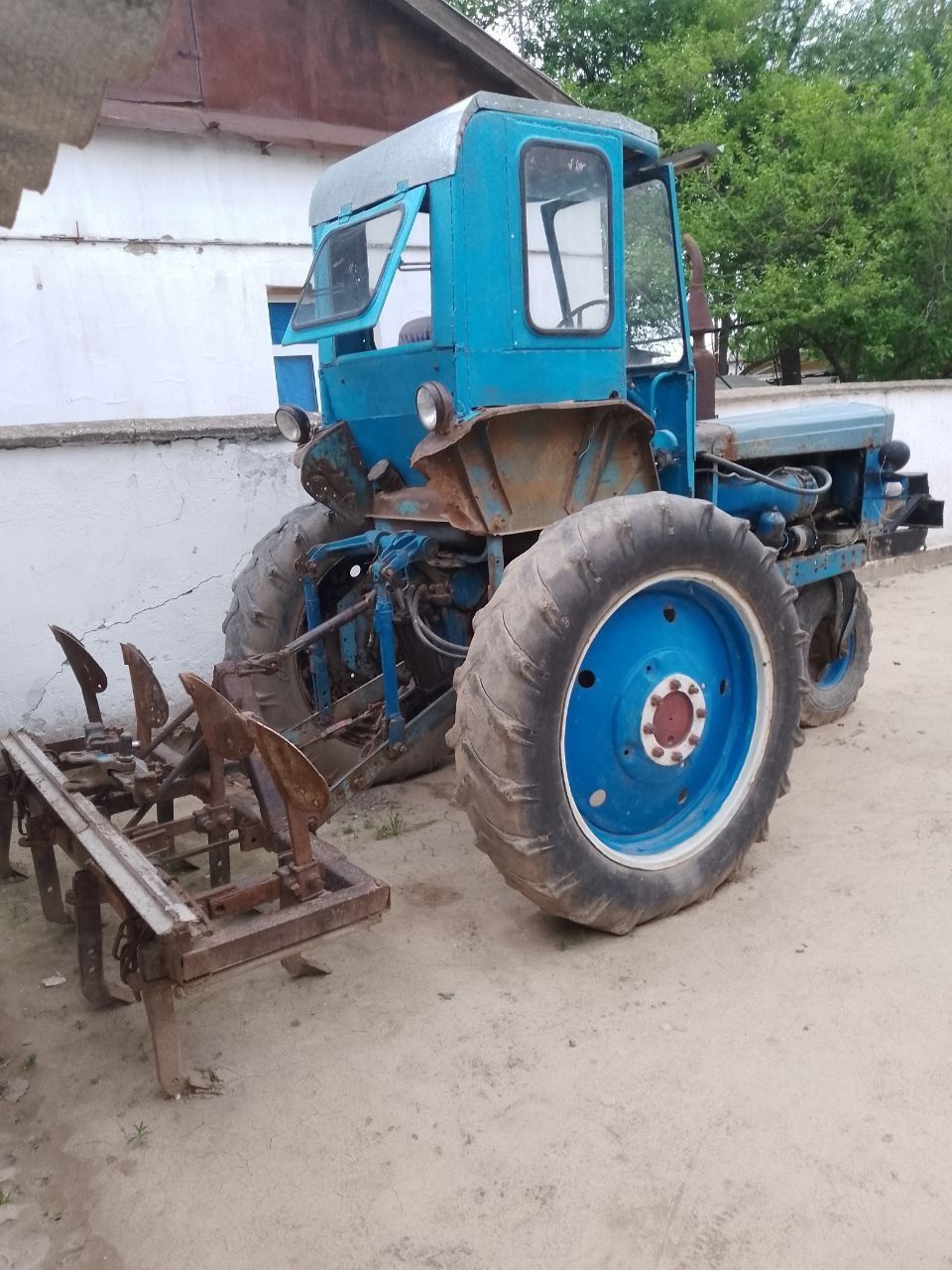 T 28 traktor 4 x