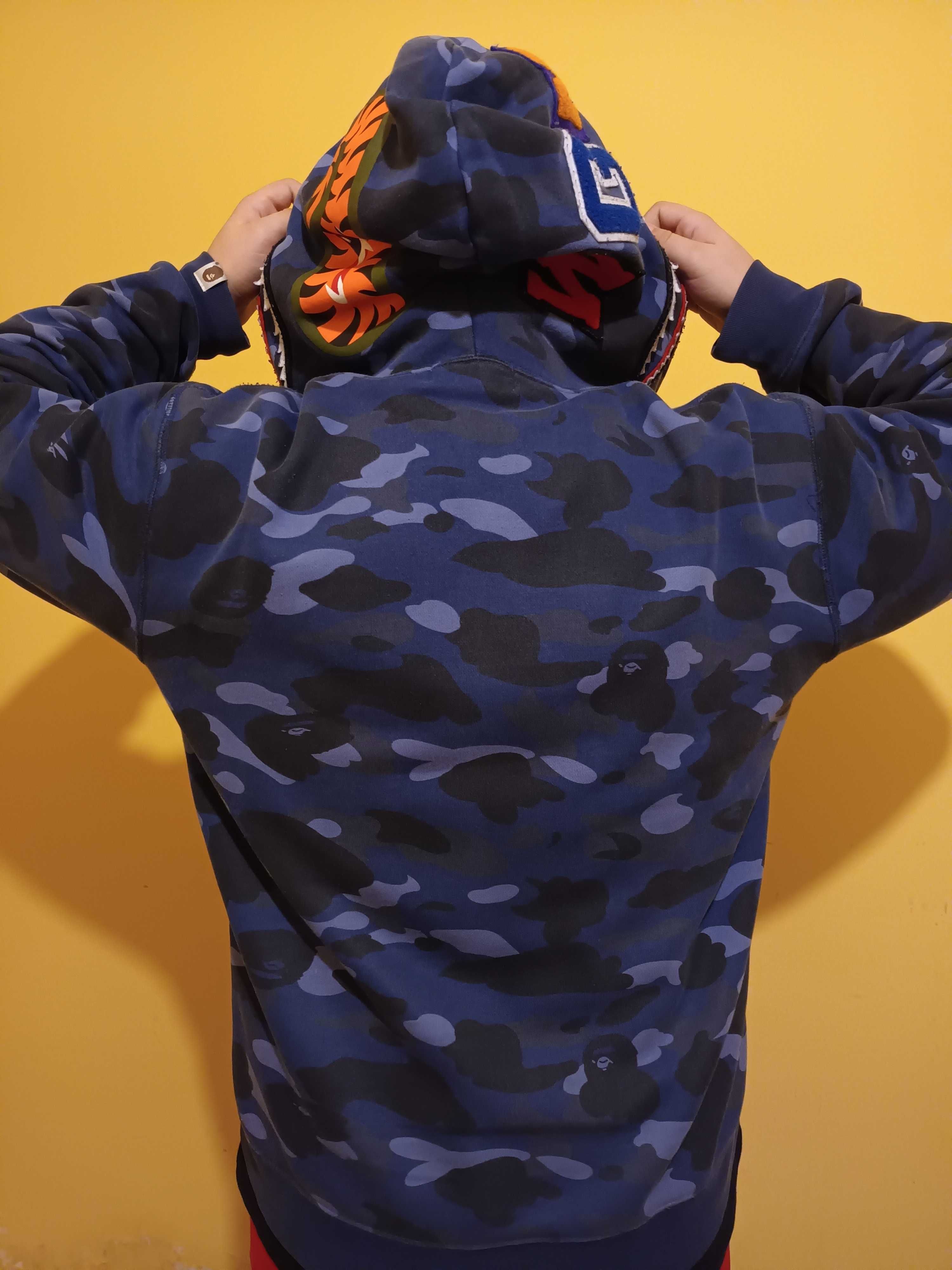 A bathing ape синьо hoodie