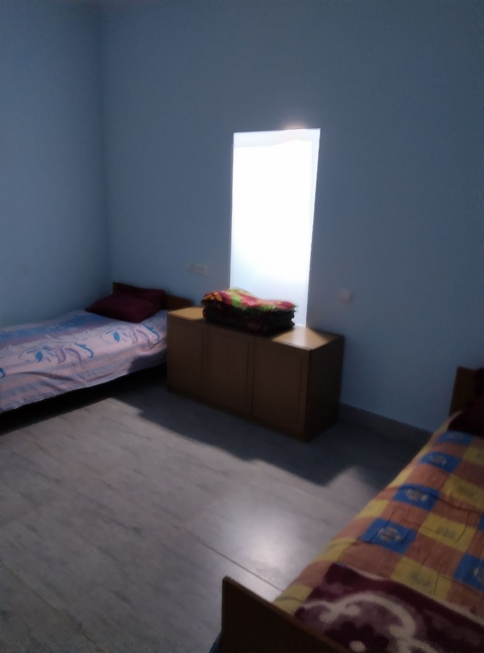Есть комната на одного мужика или парня чистоплотного и без вредных пр