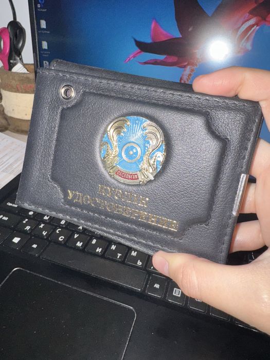 Продаю обложку с гербом для документов, карточек и денег