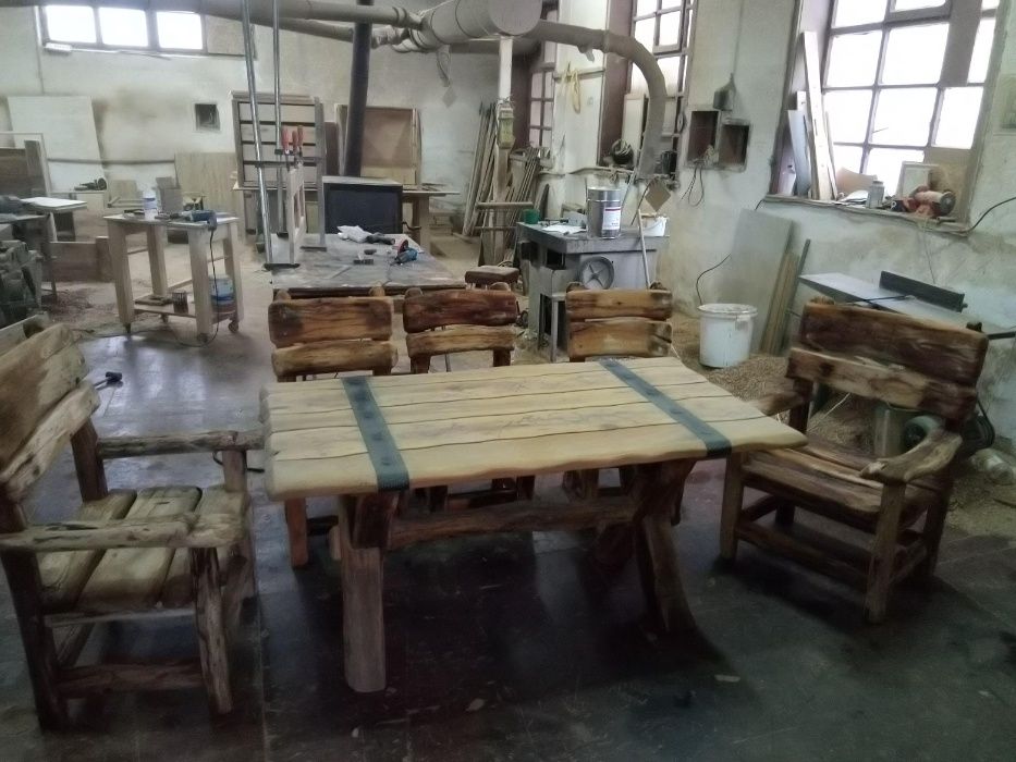 Изработка на мебели от масив и стари дъбови греди