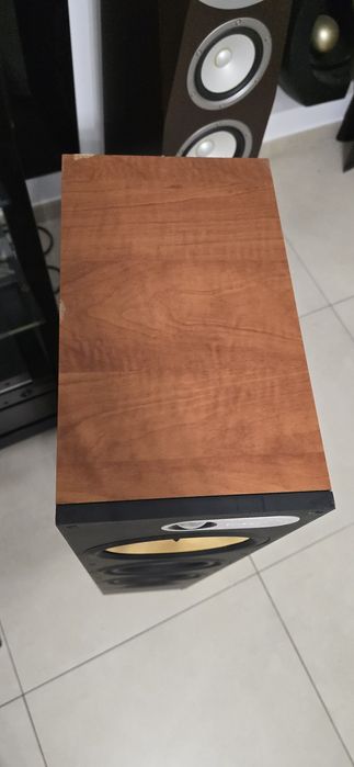 Boxe de podea Bowers & Wilkins B&W 683