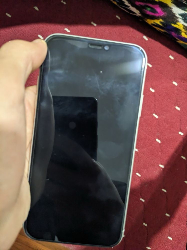 iphone 11 ………………