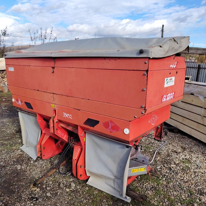 Vând distribuitor îngrășăminte Kuhn si freză Kuhn 302