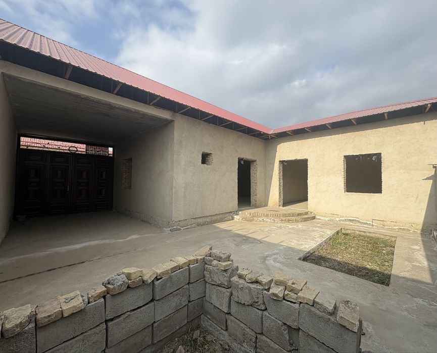 Yangi hovli kottedj sotiladi