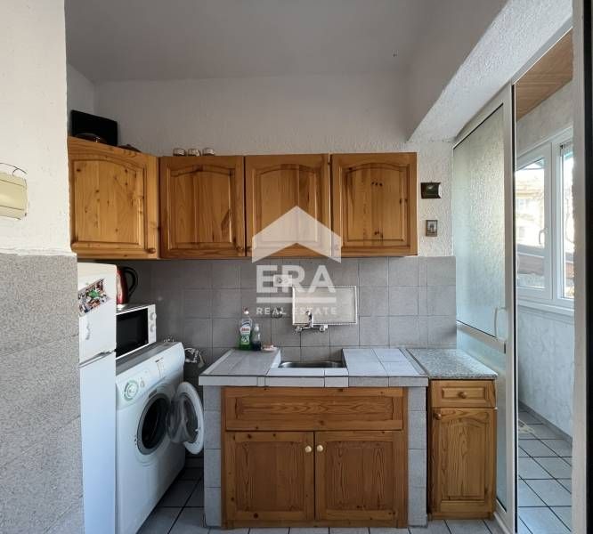 Отдава се под наем 2-стаен апартамент в центъра