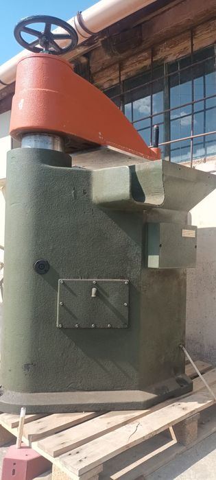 Stanta de croit piele și carton