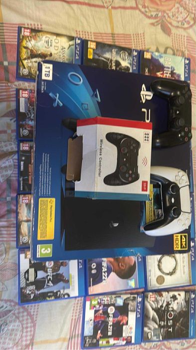 Playstatyon 4 pro + 3 игри по избор