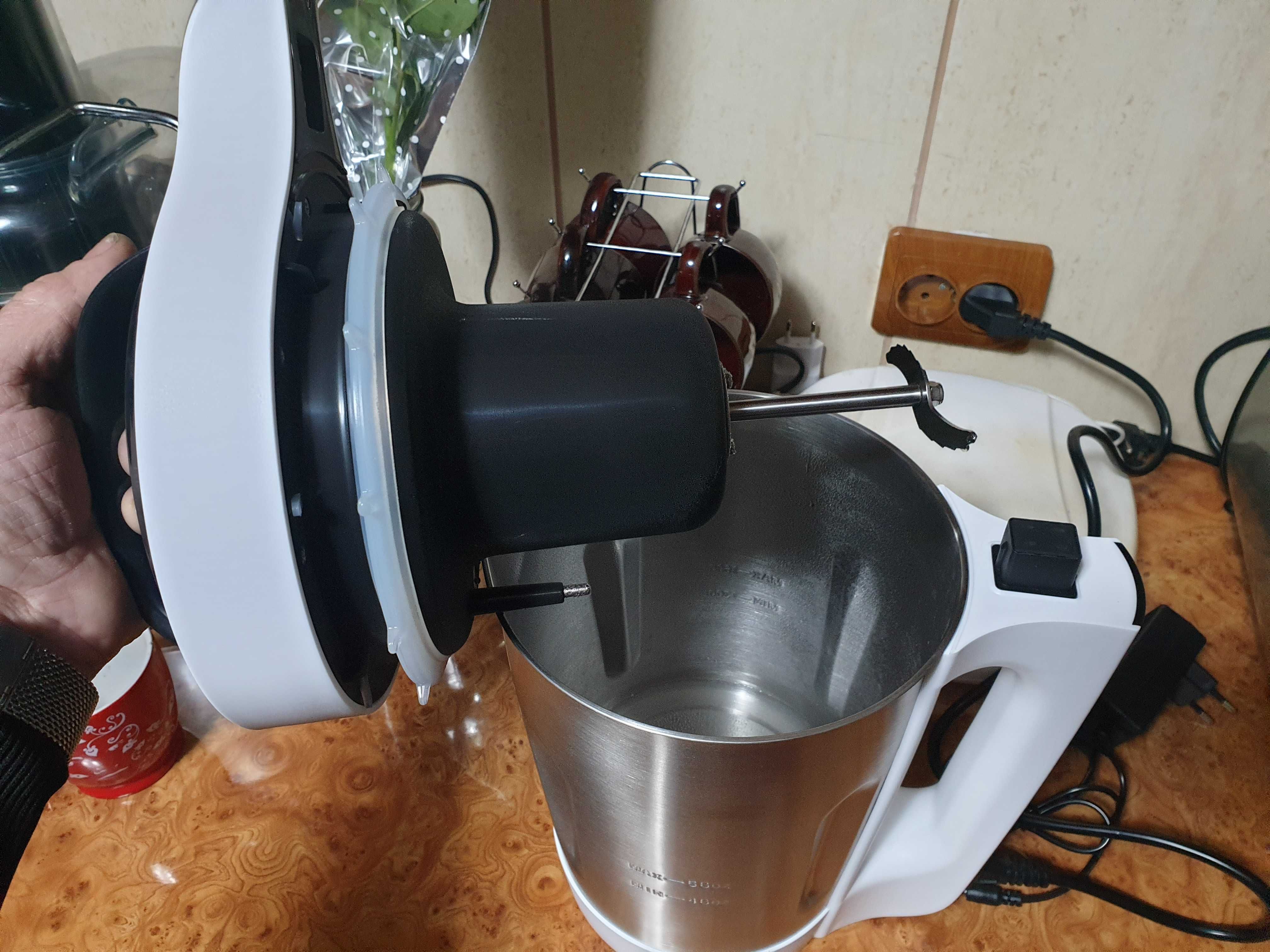 Robot bucatarie 6 in 1-mixer incorporat-nou