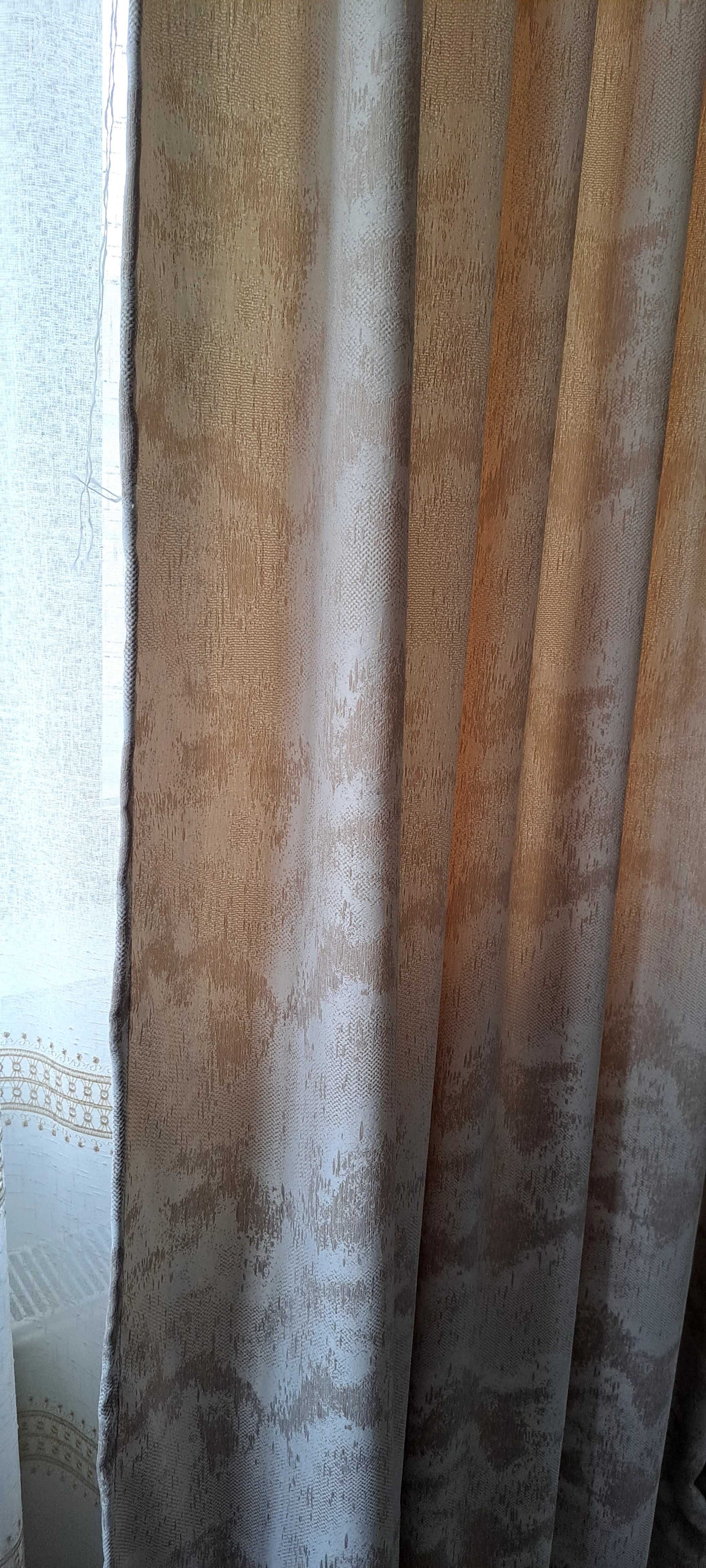 Draperii folosite, dar impecabile
