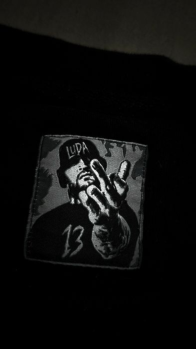 Рядка тениска луда