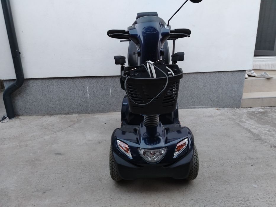 Cărucior scuter electric persoane cu dizabilități