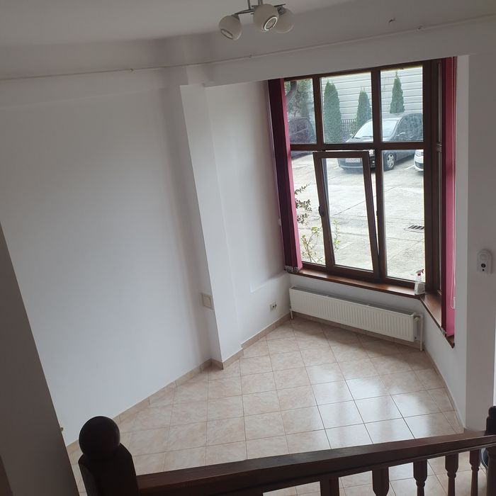 Birou, apartament cu o cameră