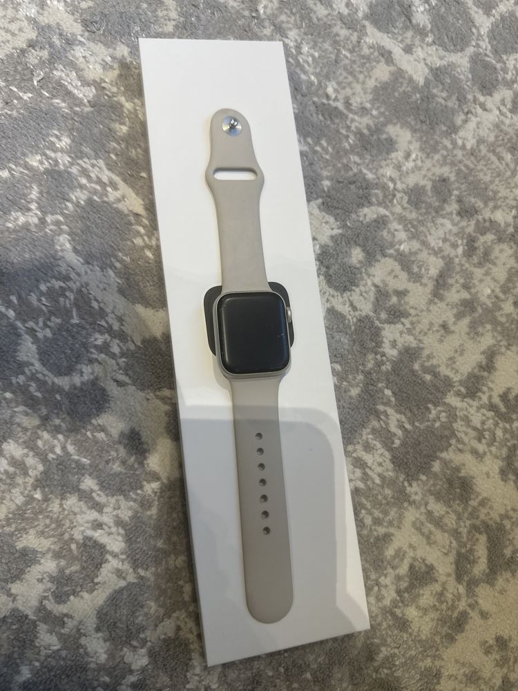 Продам Часы apple watch SE 2 40 mm