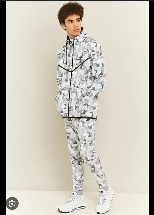 [ЧИСТО НОВ] Nike Tech Fleece Grey Camo/reps на перфектна цена!