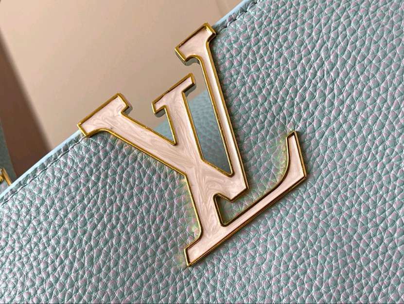 Geanta Louis Vuitton Capucines piele pe stoc